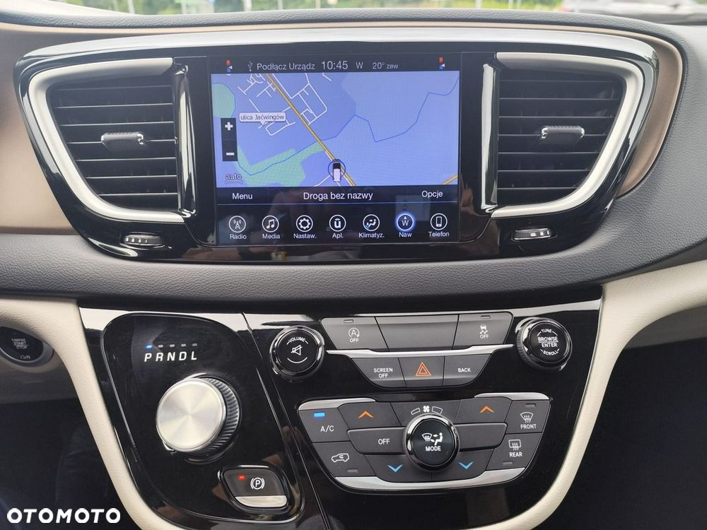 Chrysler Pacifica - 36