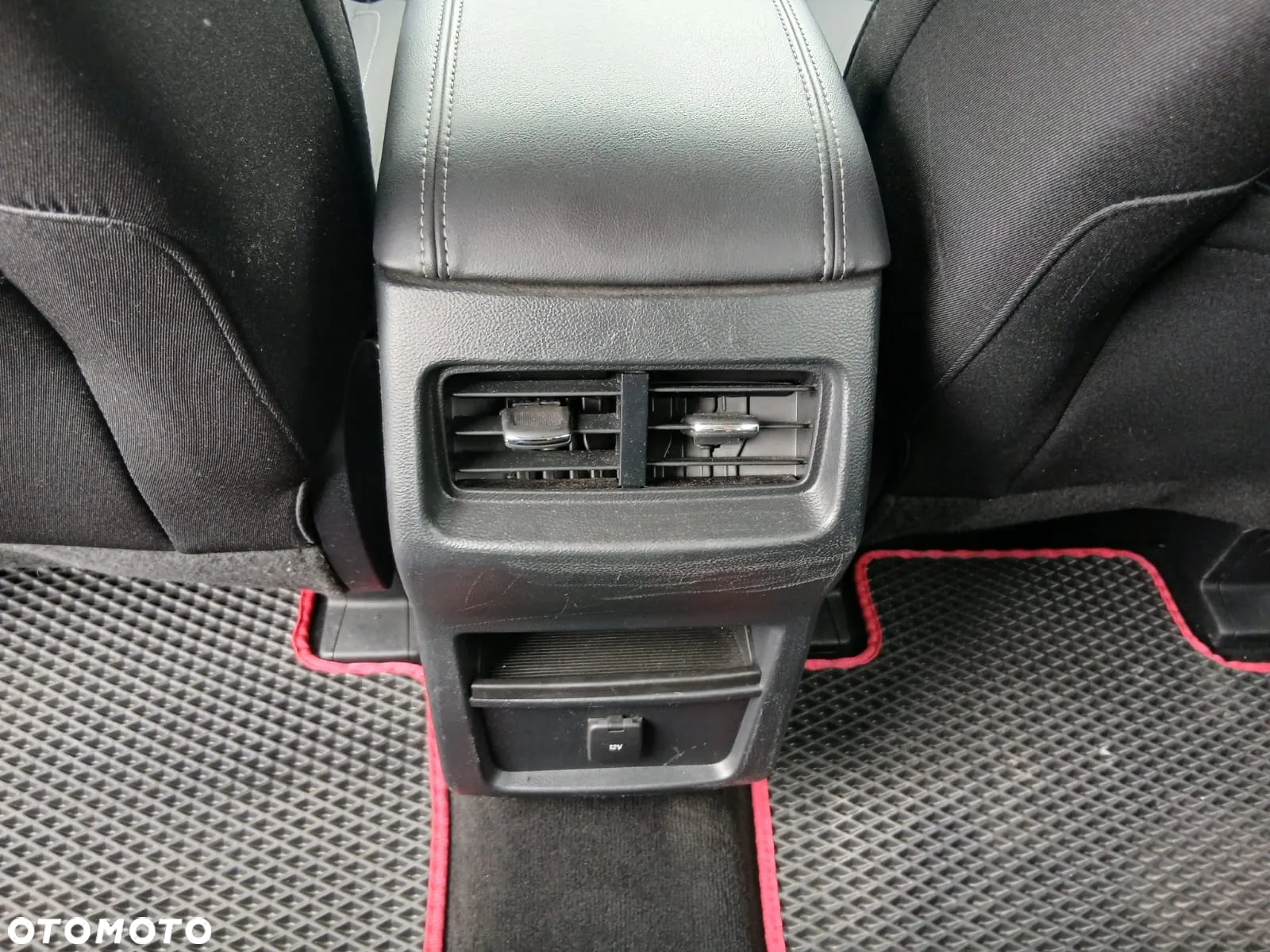 Ford S-Max - 32