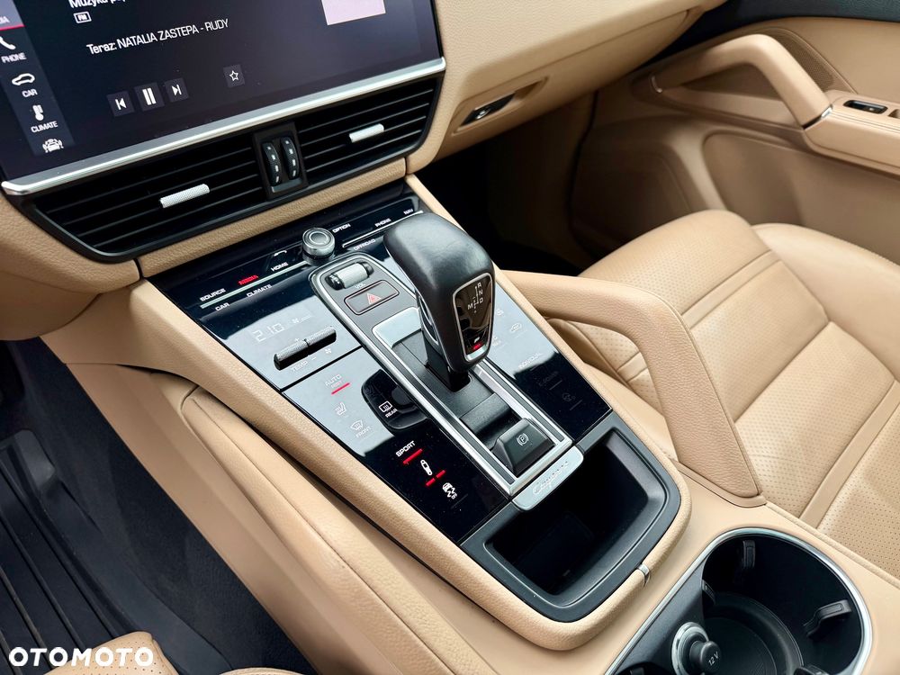 Porsche Cayenne Standard - 26