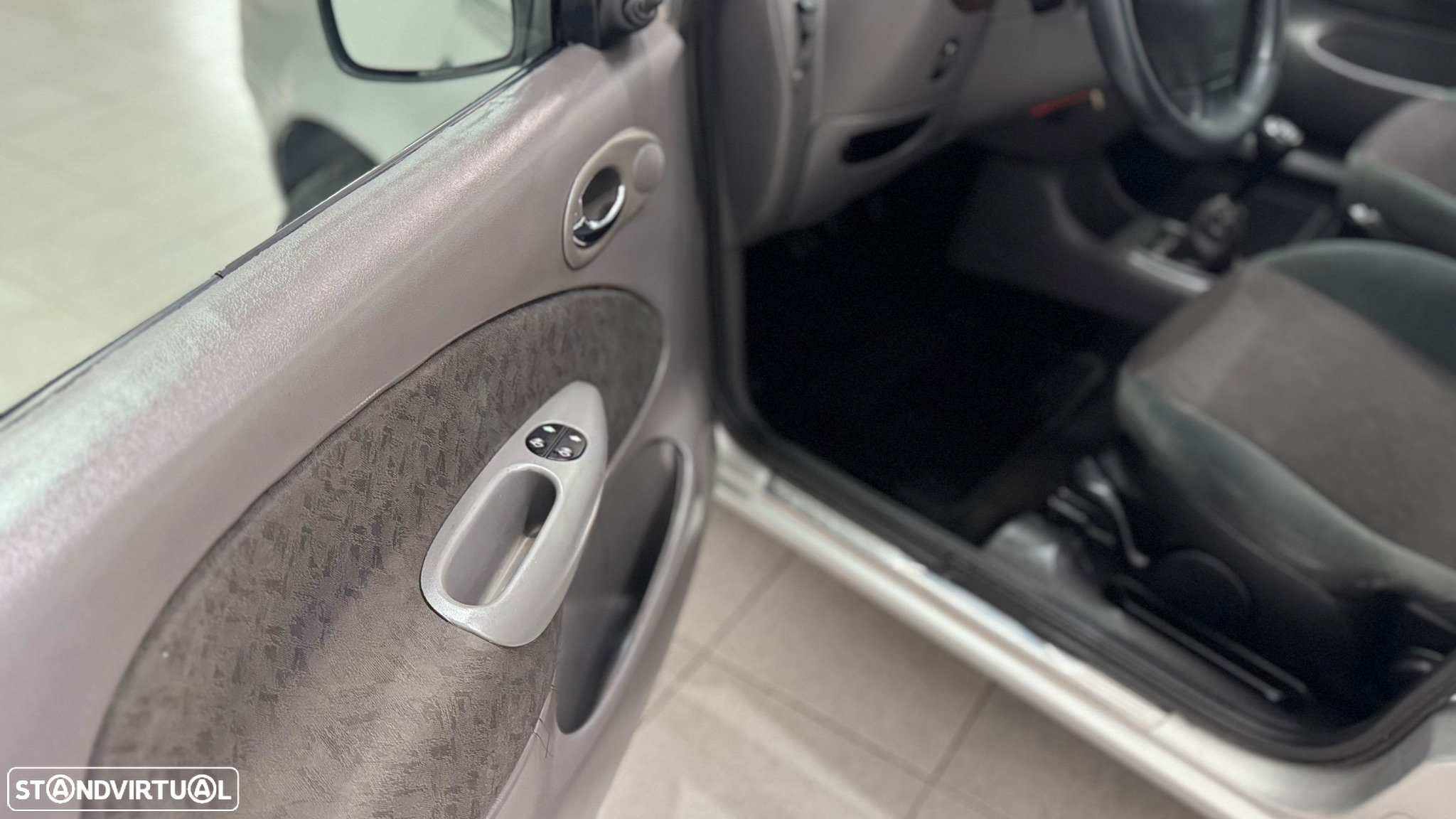 Ford Fiesta 1.25 Ghia - 23
