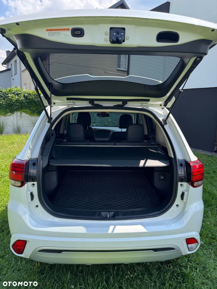 Mitsubishi Outlander - 12