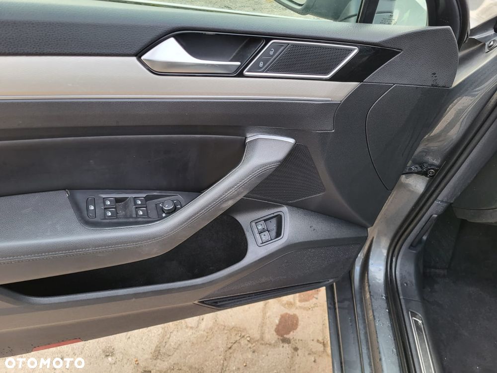 Volkswagen Passat - 37