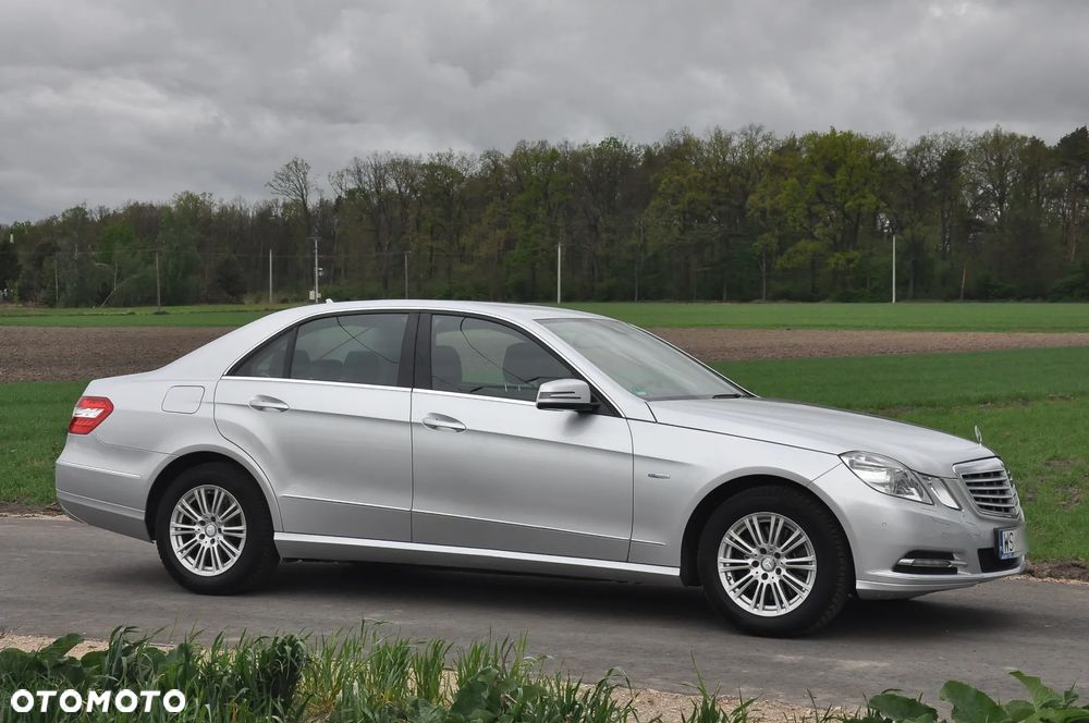 Mercedes-Benz Klasa E 250 CGI BlueEFFICIENCY 7G-TRONIC Elegance - 12