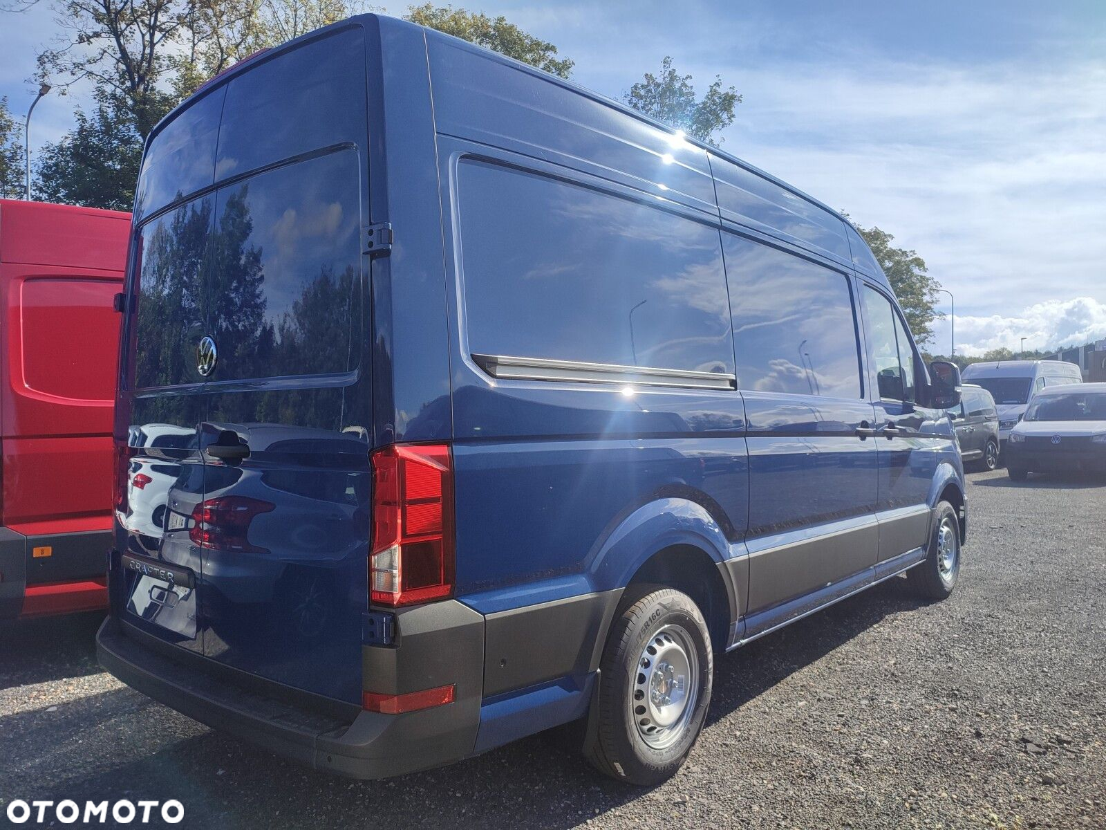 Volkswagen Crafter Crafter 35 Furgon z wysokim dachem silnik: 2,0 l EU6 SCR 140 KM / skrzynia biegów: Przedni napęd manualna 6-biegowa rozstaw osi: 3640 mm - 3