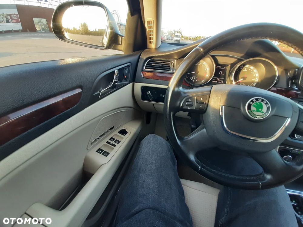 Skoda Superb 1.8 TSI DSG FAMILY - 9