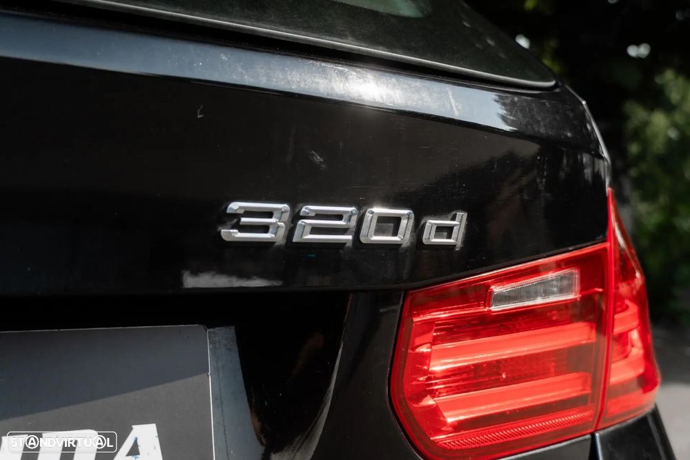 BMW 320 d xDrive Line Luxury - 36