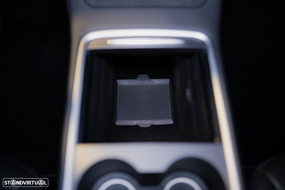 Tesla Model Y Long Range Dual Motor AWD - 31