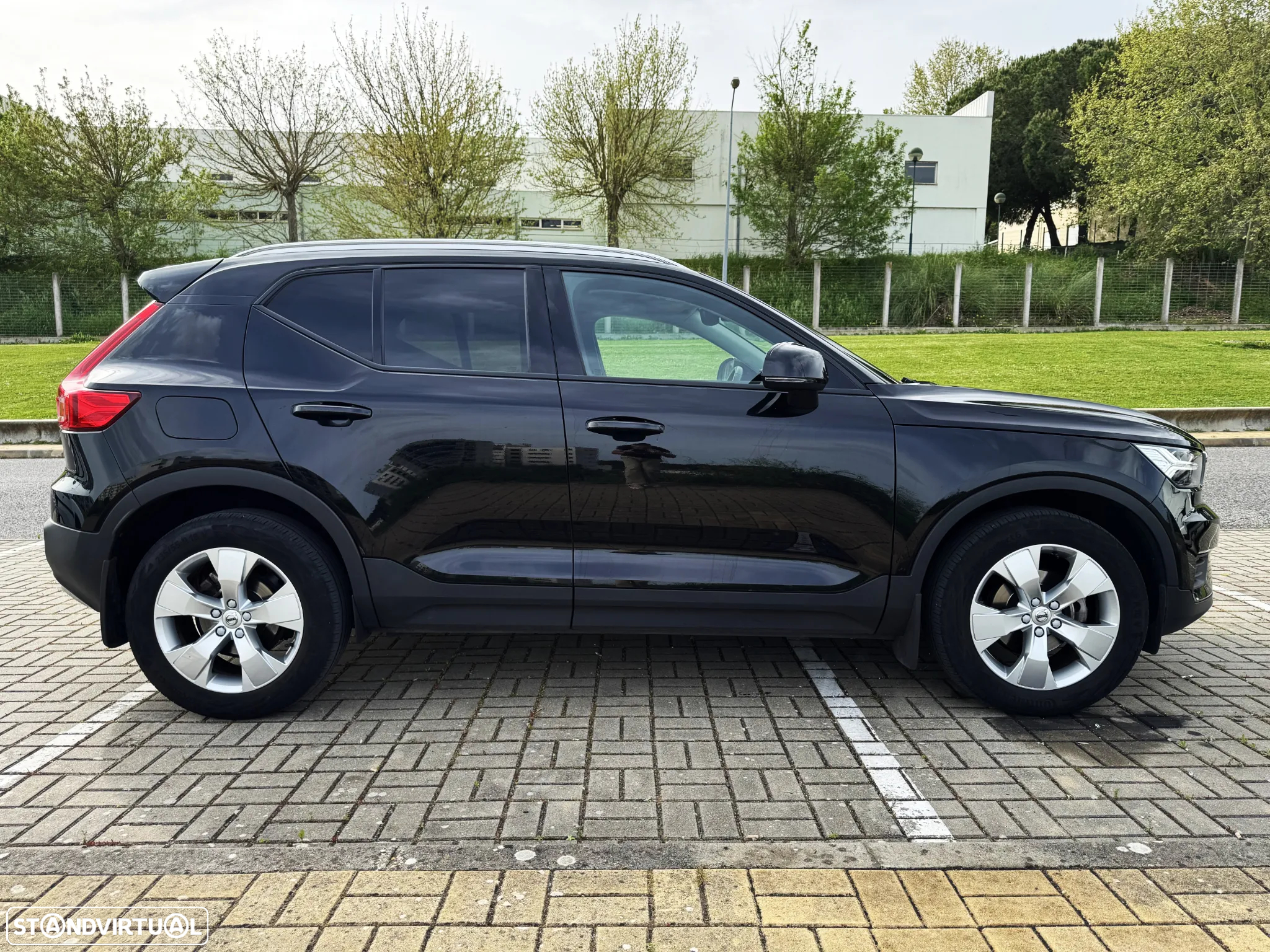 Volvo XC 40 1.5 T3 Momentum Geartronic - 14