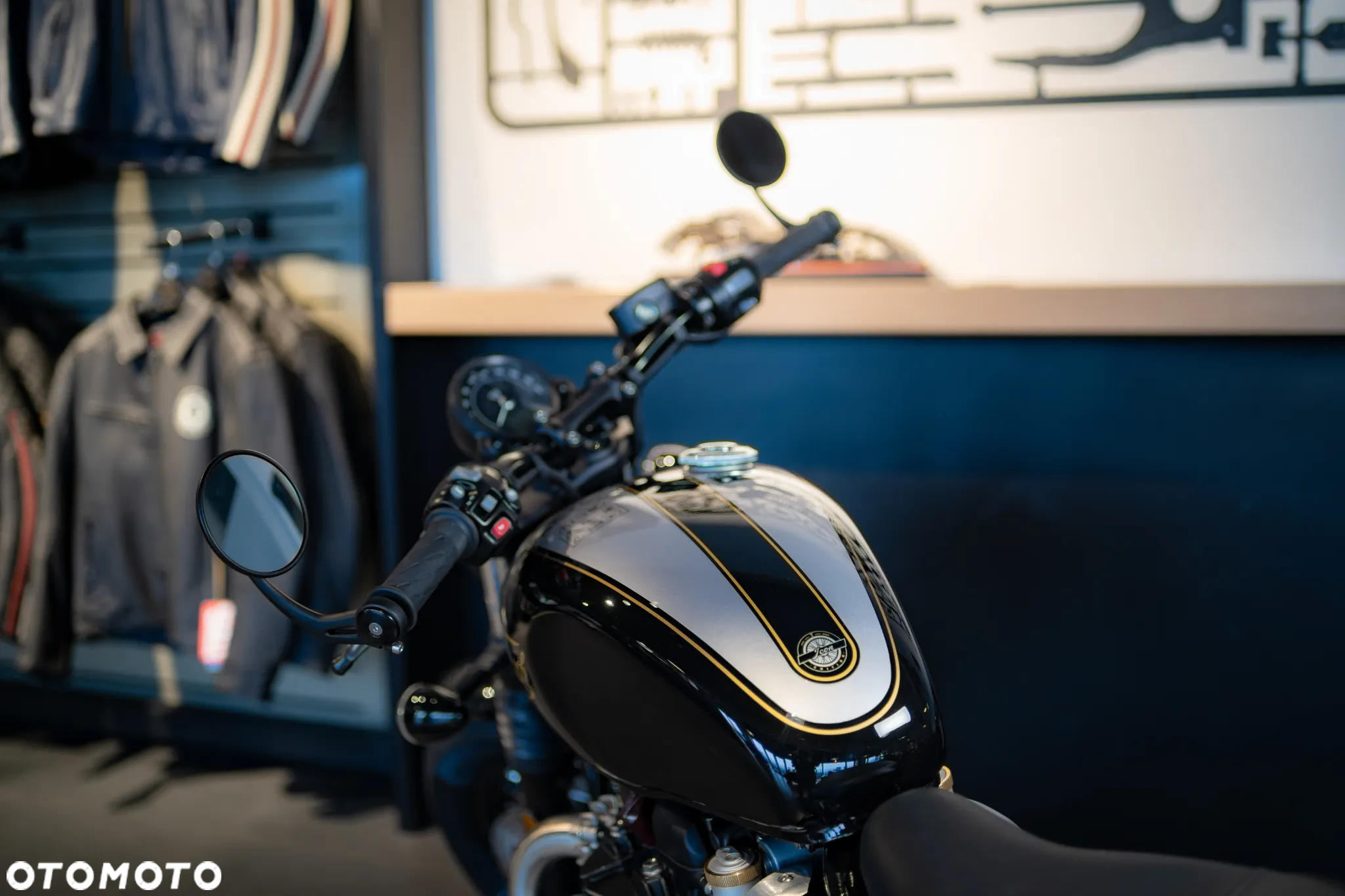 Triumph Bonneville Bobber - 5