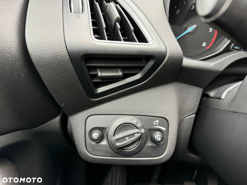 Ford Kuga 2.0 TDCi 2x4 Titanium - 24