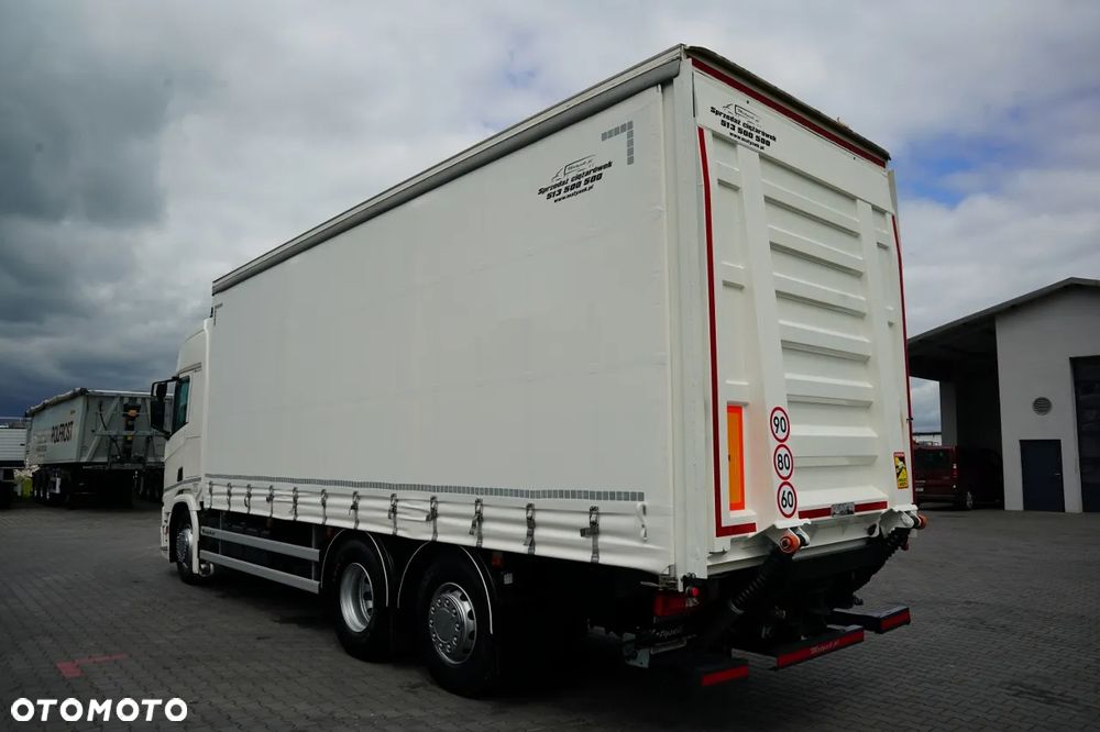 Scania R 450 / FIRANKA 7,7 m / 6x2 / DACH PODNOSZONY / OŚ PODNOSZONA / SKRĘTNA / WINDA DHOLLANDIA 3 500 KG / KLIMA POSTOJOWA / EURO 6 - 4