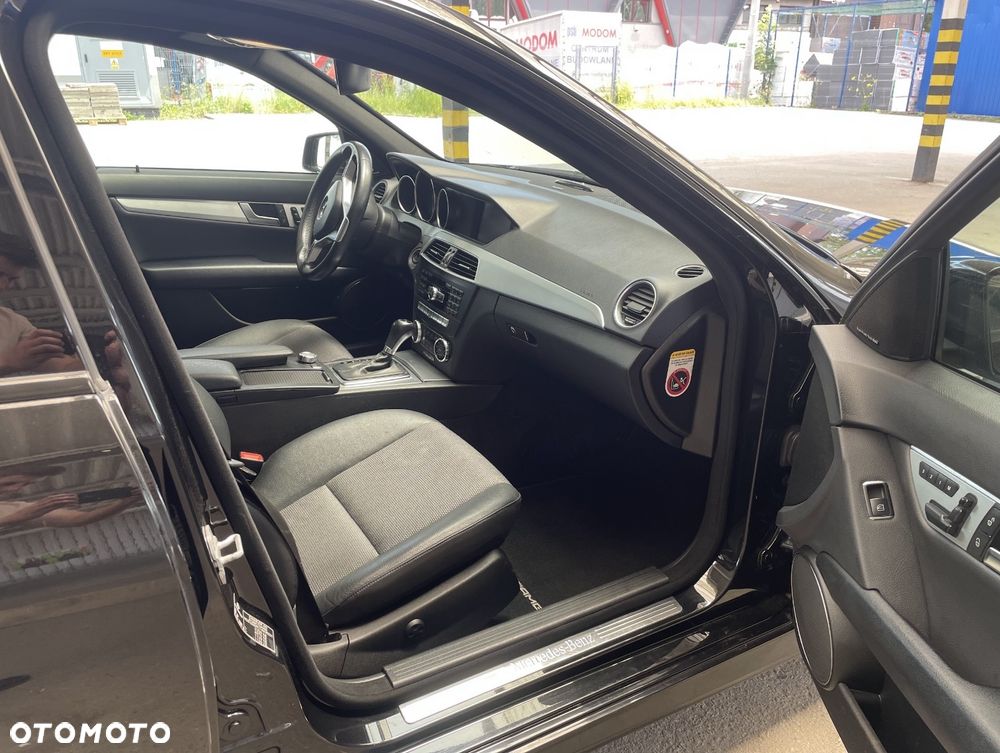 Mercedes-Benz Klasa C 300 CDI 4Matic 7G-TRONIC Avantgarde Edition - 12
