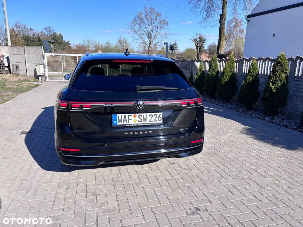 Volkswagen Passat Variant 2.0 TDI SCR 4Motion DSG Elegance - 11