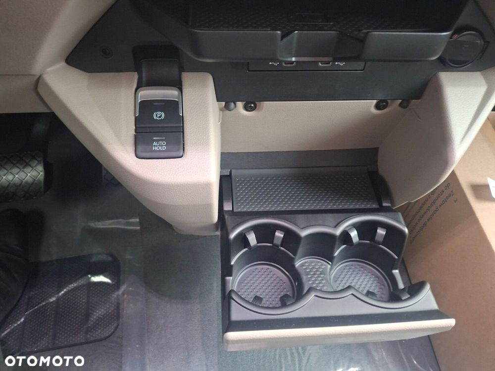 Volkswagen Multivan - 23