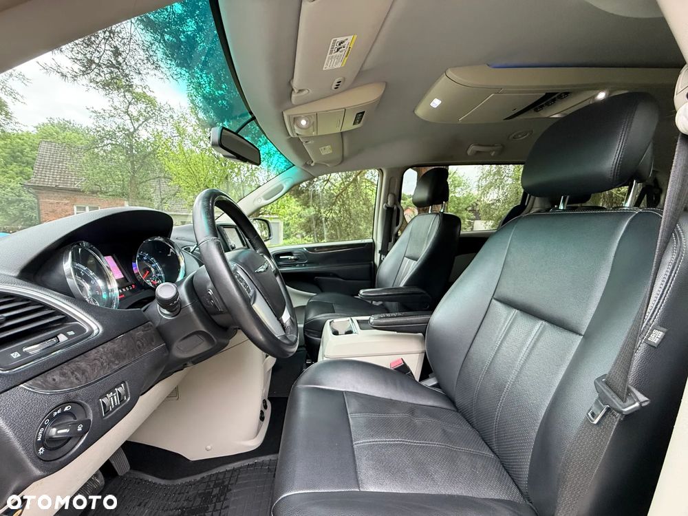 Chrysler Town & Country 3.6 Touring - 16