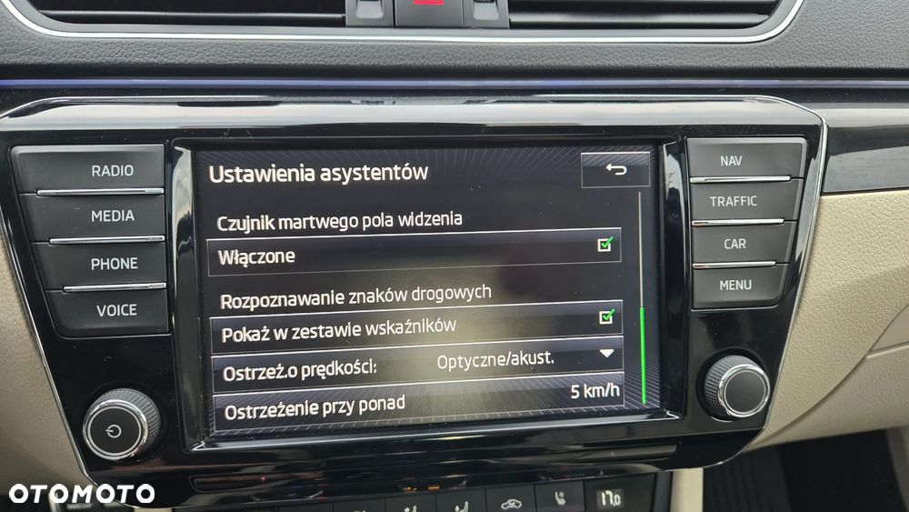 Skoda Superb 2.0 TDI L&K DSG - 27