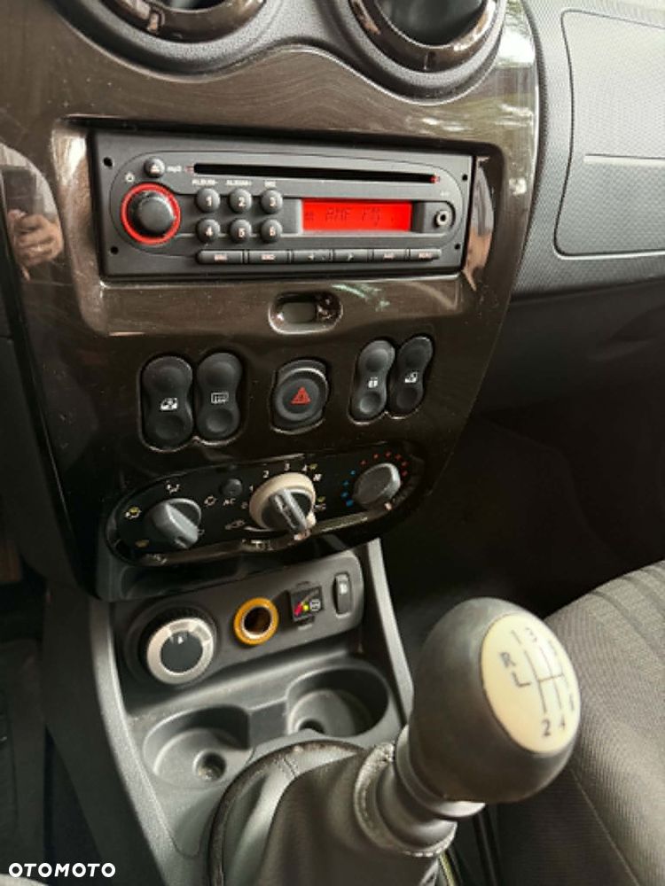 Dacia Duster 1.6 Laureate - 13