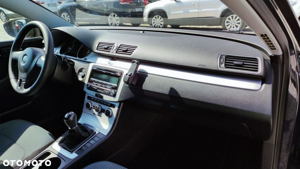 Volkswagen Passat - 26