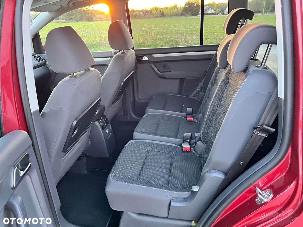 Volkswagen Touran 2.0 TDI Trendline DSG - 11