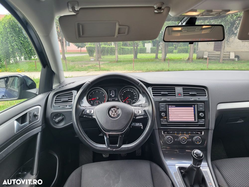 Volkswagen Golf - 8