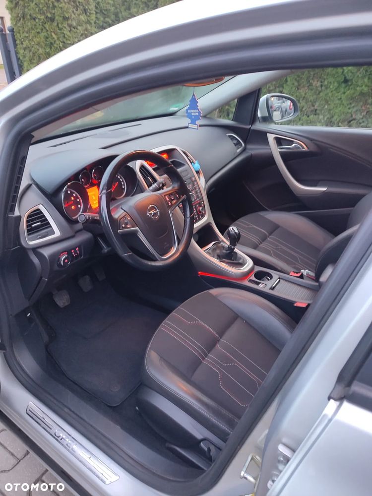 Opel Astra 1.4 Turbo 150 Jahre - 17