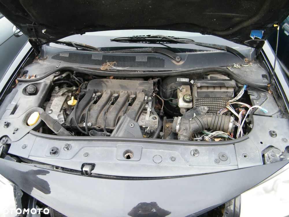 Renault Megane II CC 2.0 134KM. Silnik F4R770 skrzynia ND0014 lakier NV676 - 6