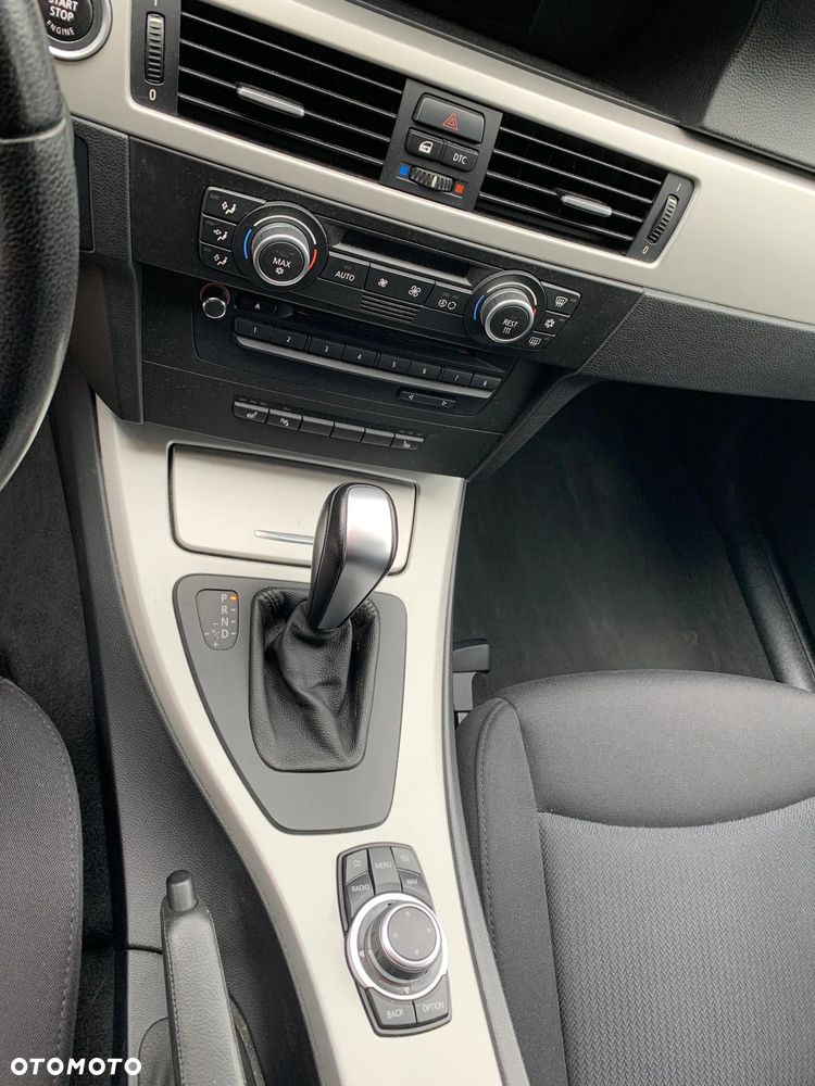 BMW Seria 3 318i - 25