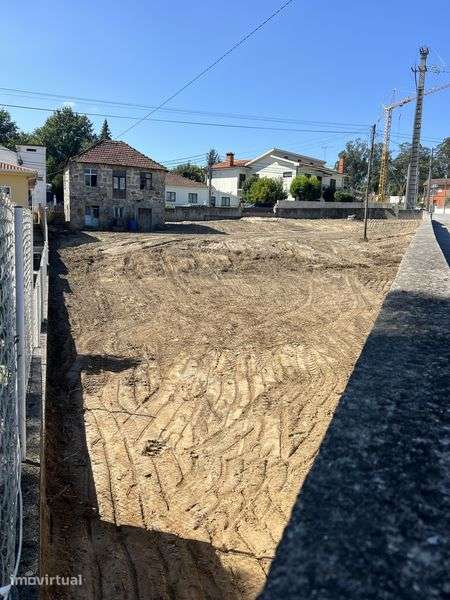 Casa para restauro com 1240 metros de terreno em Penafiel - Grande imagem: 4/8