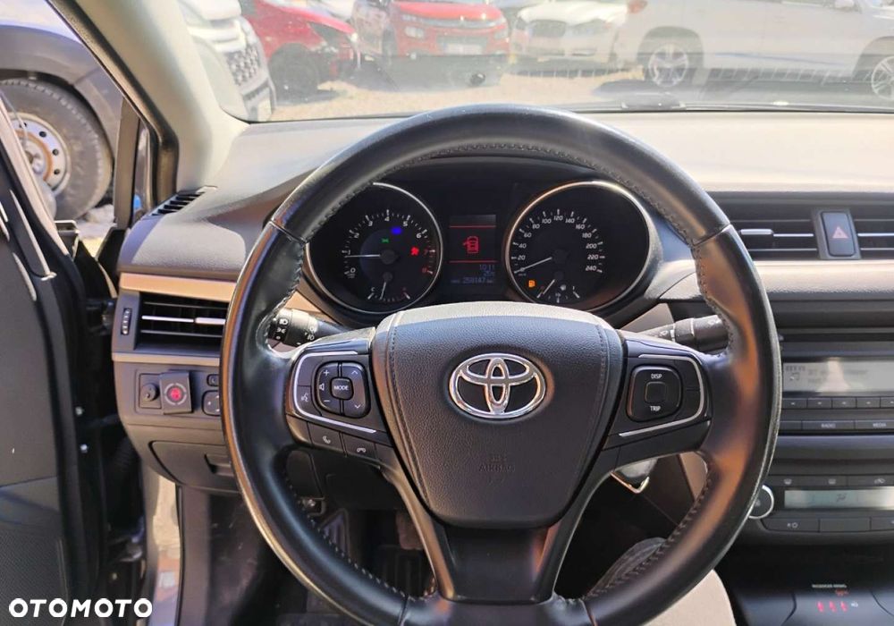 Toyota Avensis - 13