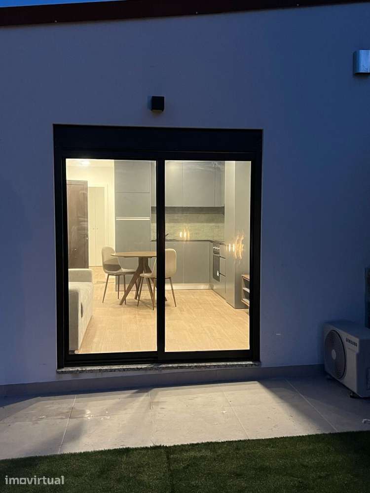 Prédio habitacional com 5 apartamentos arrendados - Grande imagem: 3/29