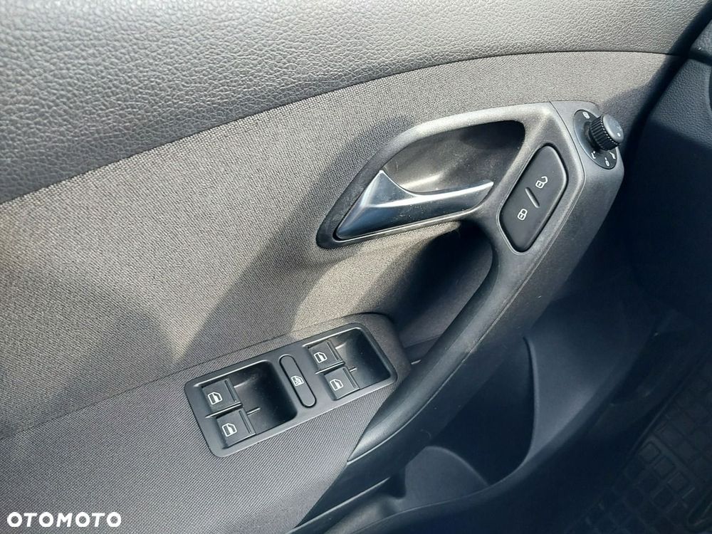 Volkswagen Polo 1.4 16V Comfortline - 22