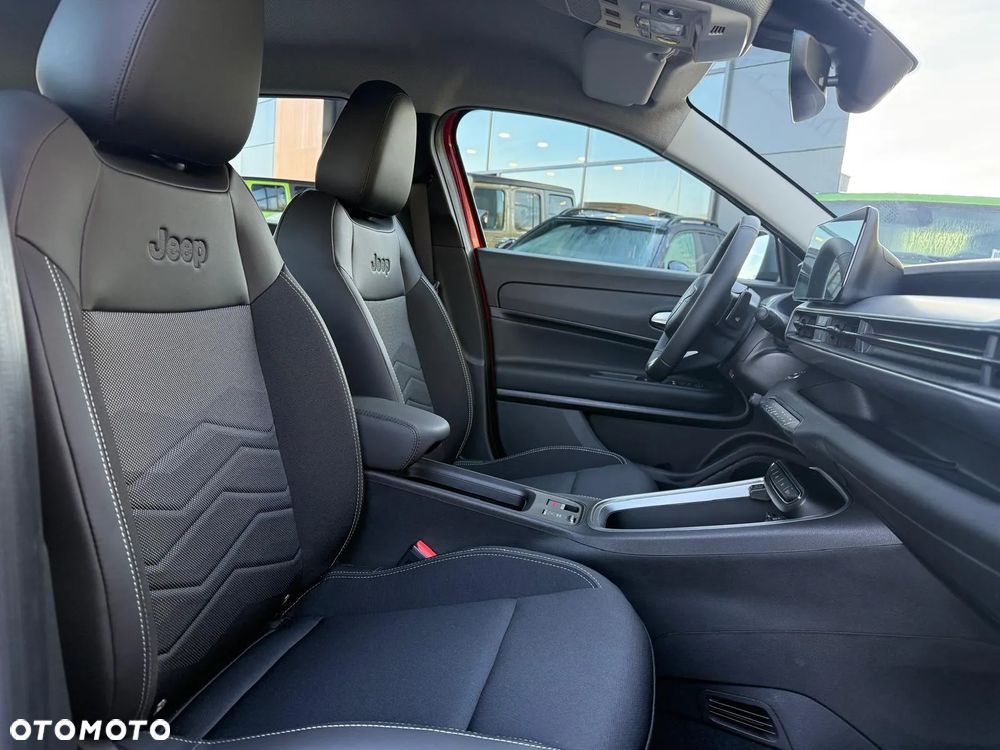 Jeep Avenger 1.2 T3 mHEV Altitude FWD eDCT6 - 8
