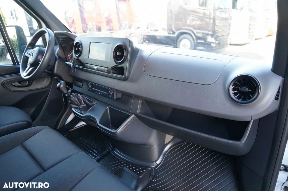 Mercedes-Benz SPRINTER 315 CDI / CONTAINER 4.4 M / 750 KG LIFT / TWIN / IMPORTAT - 29