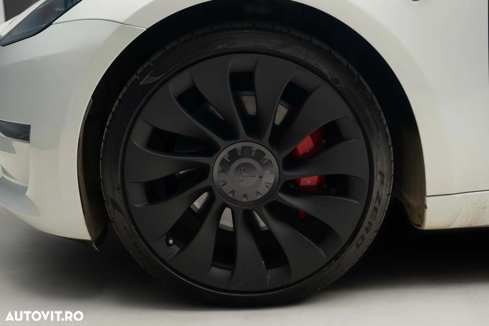 Tesla Model 3 Performance - 32