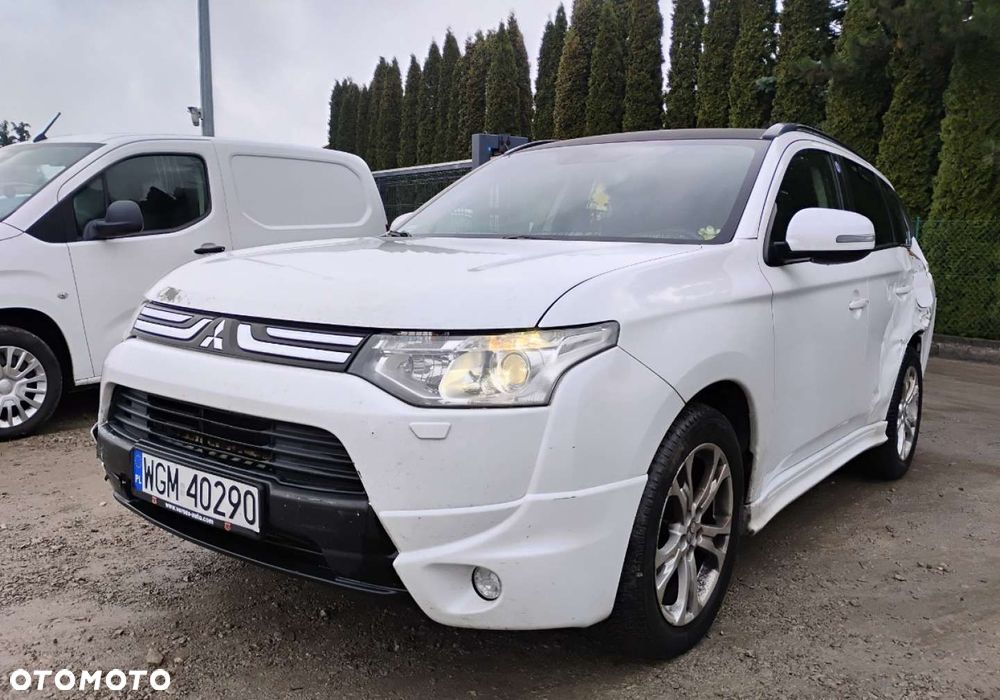 Mitsubishi Outlander - 2
