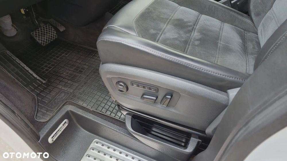 Volkswagen Multivan 2.0 TDI L1 Generation SIX DSG - 8
