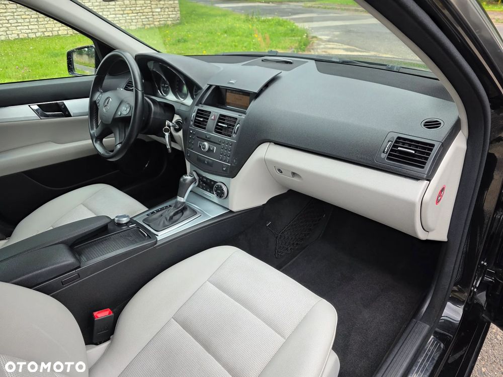 Mercedes-Benz Klasa C 180 CGI Automatik BlueEFFICIENCY Avantgarde - 5