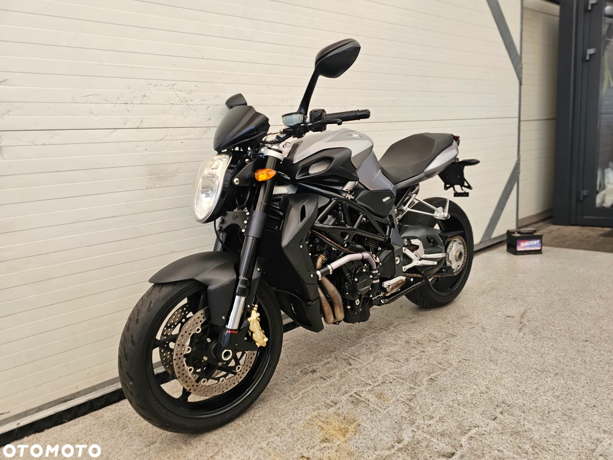 MV AGUSTA Brutale - 10