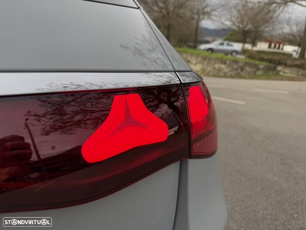 Mercedes-Benz E 300 e AMG Line - 19