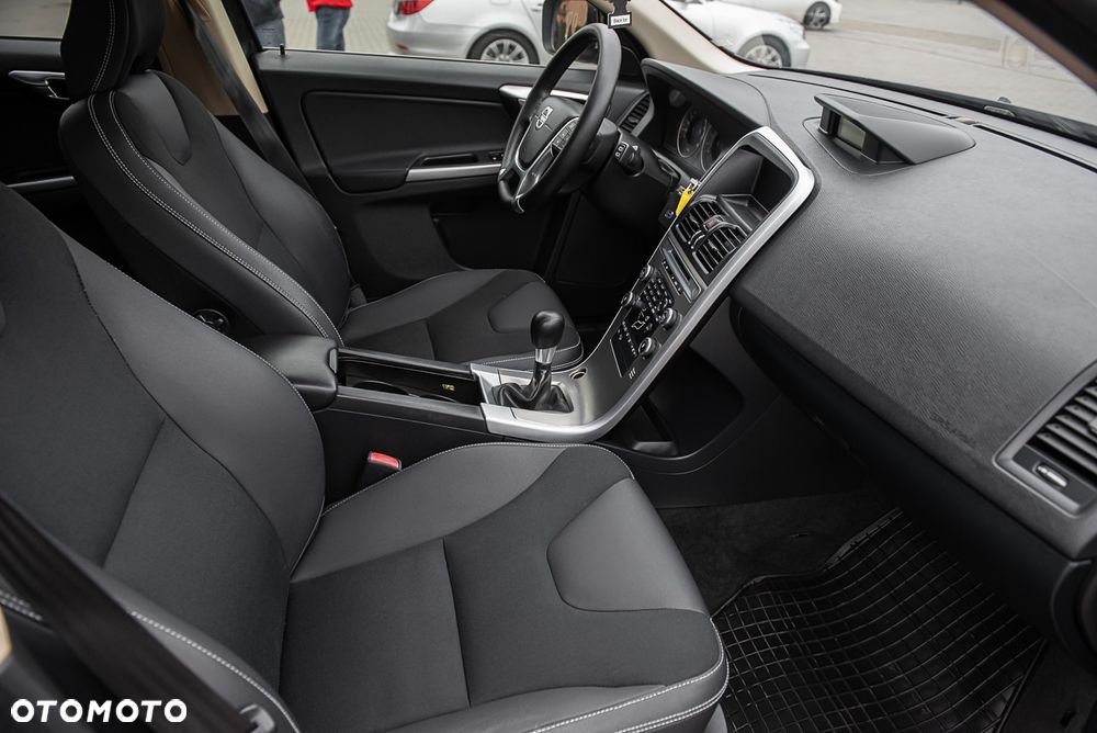 Volvo XC 60 2.4D AWD RDesign - 27
