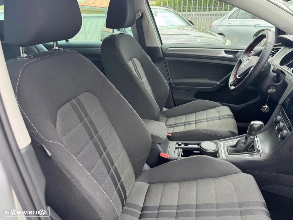 VW Golf Variant 1.6 TDi Highline DSG - 29