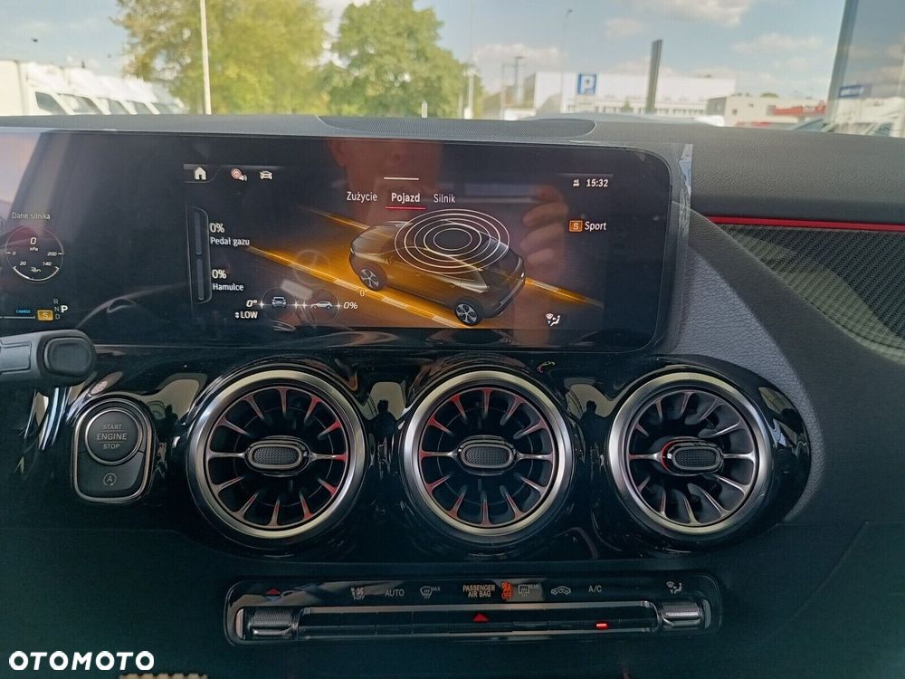 Mercedes-Benz GLA - 29