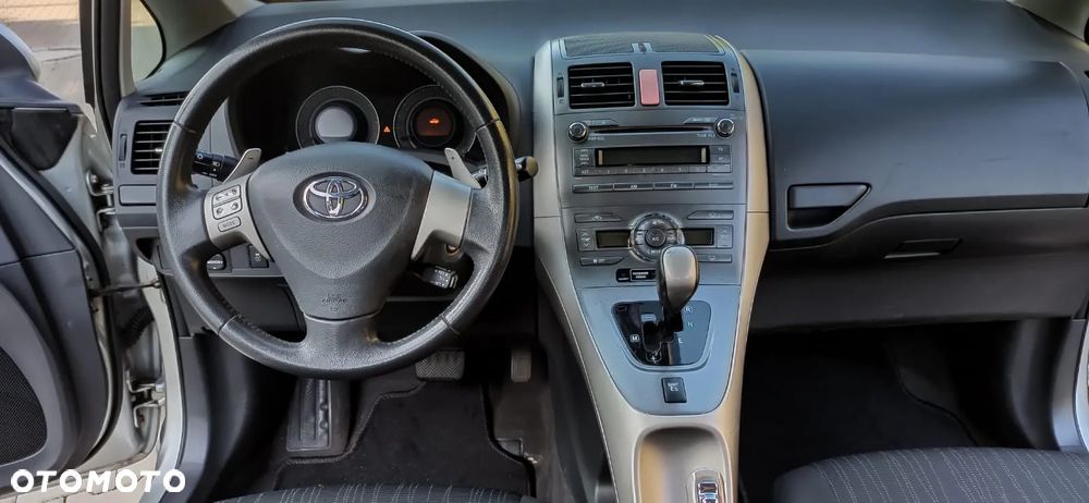 Toyota Auris 1.6 Dynamic MS - 8