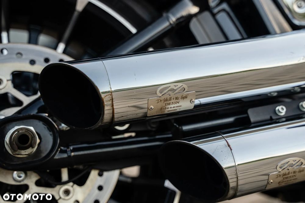 Harley-Davidson Softail Breakout - 11