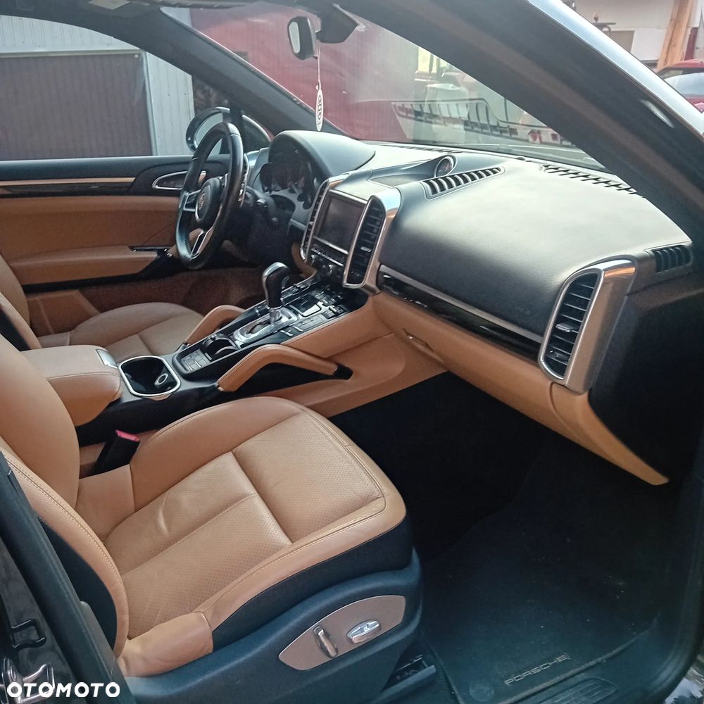 Porsche Cayenne - 5