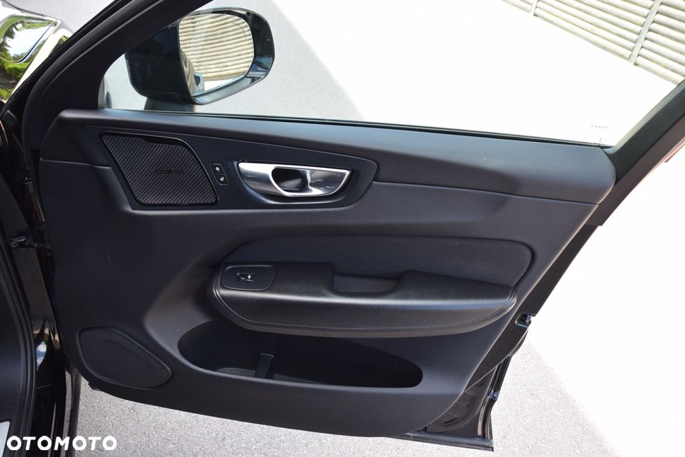 Volvo XC 60 B4 D AWD Geartronic Inscription - 37