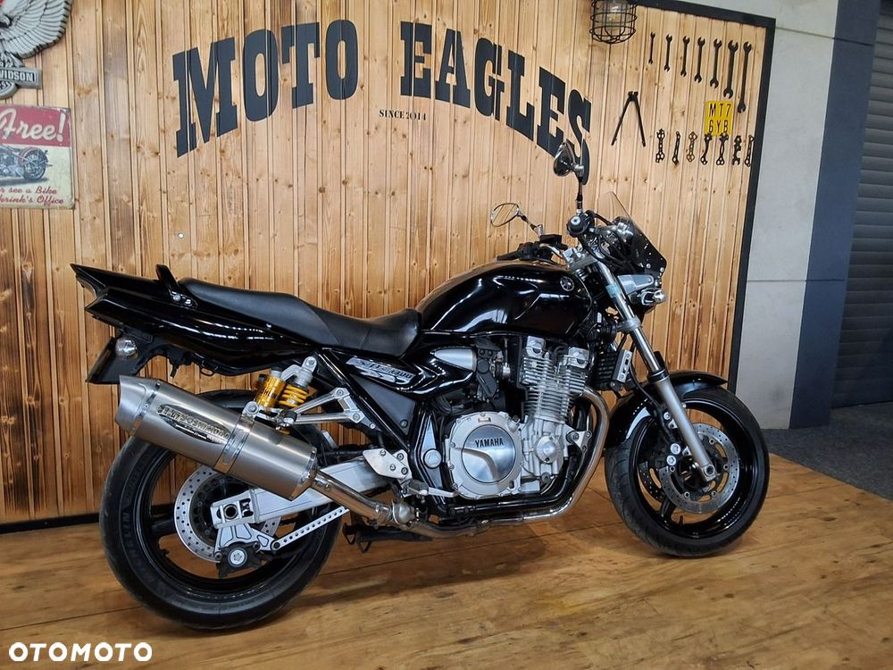 Yamaha XJR - 11