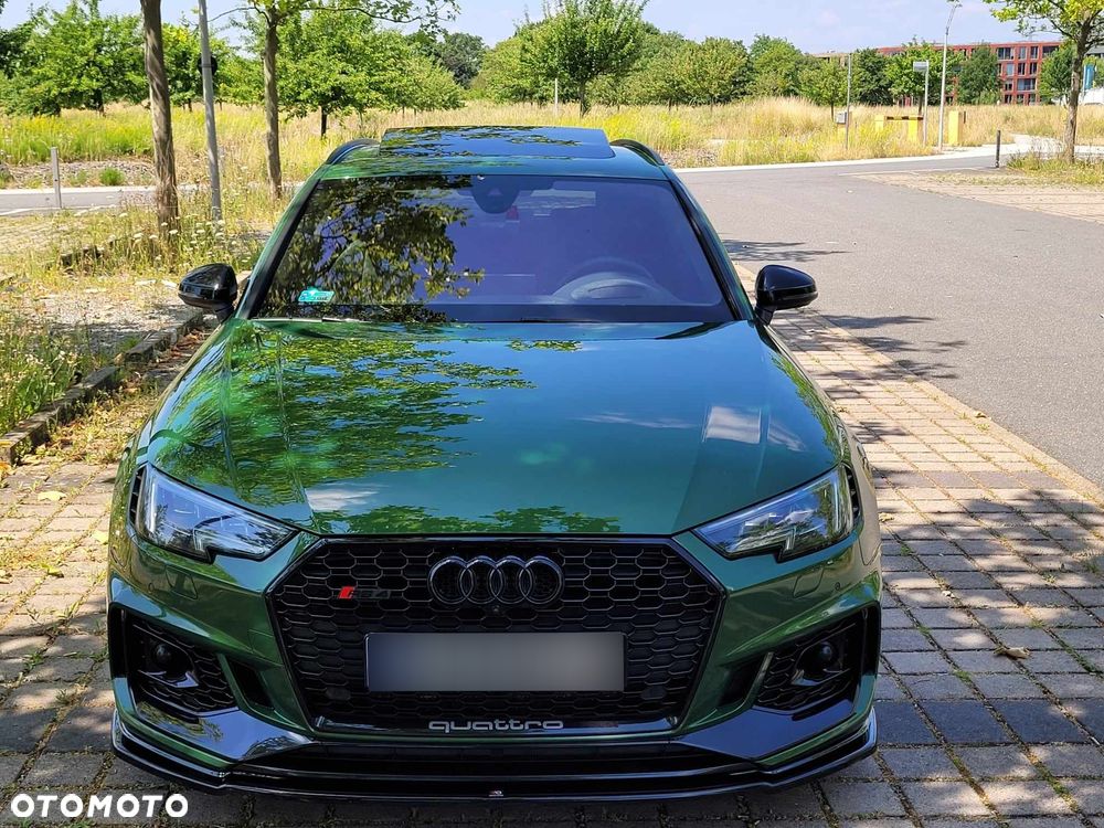 Audi RS4 Avant - 9