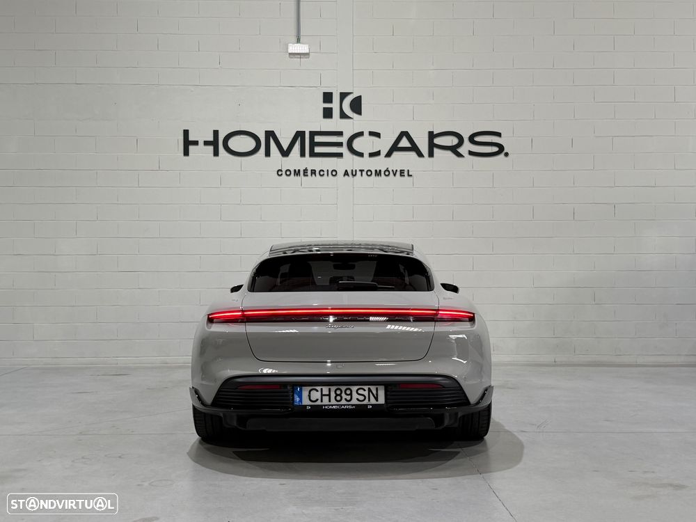 Porsche Taycan Sport Turismo - 18