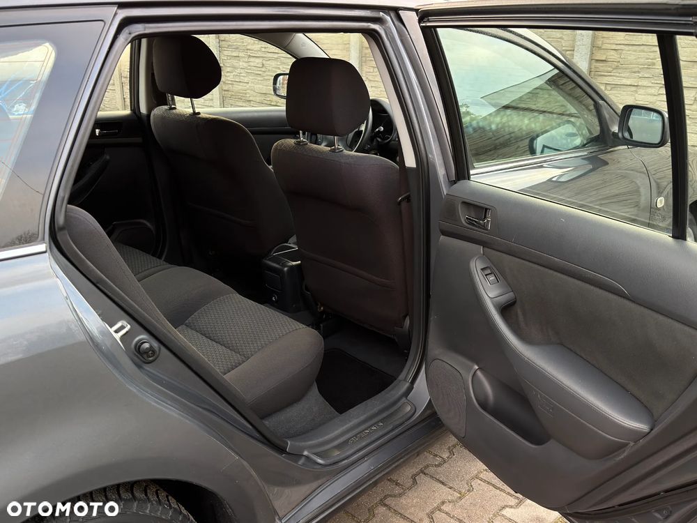 Toyota Avensis 2.0 VVT-i Sol - 19